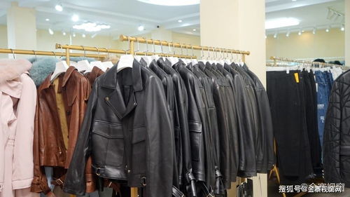 豪橫開業(yè)！金寨新開服裝工廠店，3000件服飾免費(fèi)送