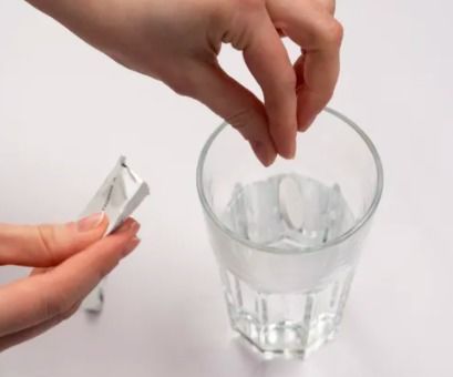 泡騰片直接含著吃暗藏窒息風(fēng)險(xiǎn)，苯胺成分需警惕